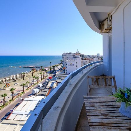 Lazuli Sea View Beachfront- Ap 61 Larnaca Exteriör bild