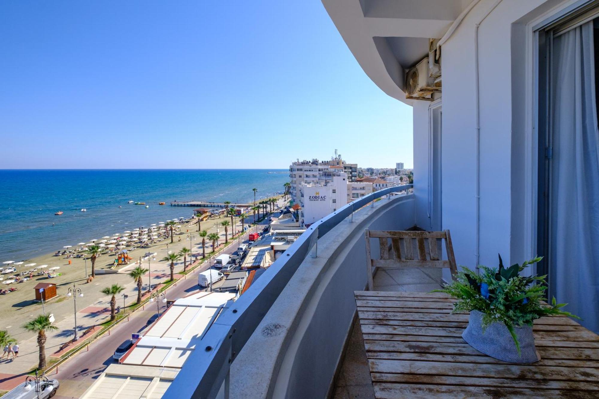 Lazuli Sea View Beachfront- Ap 61 Larnaca Exteriör bild