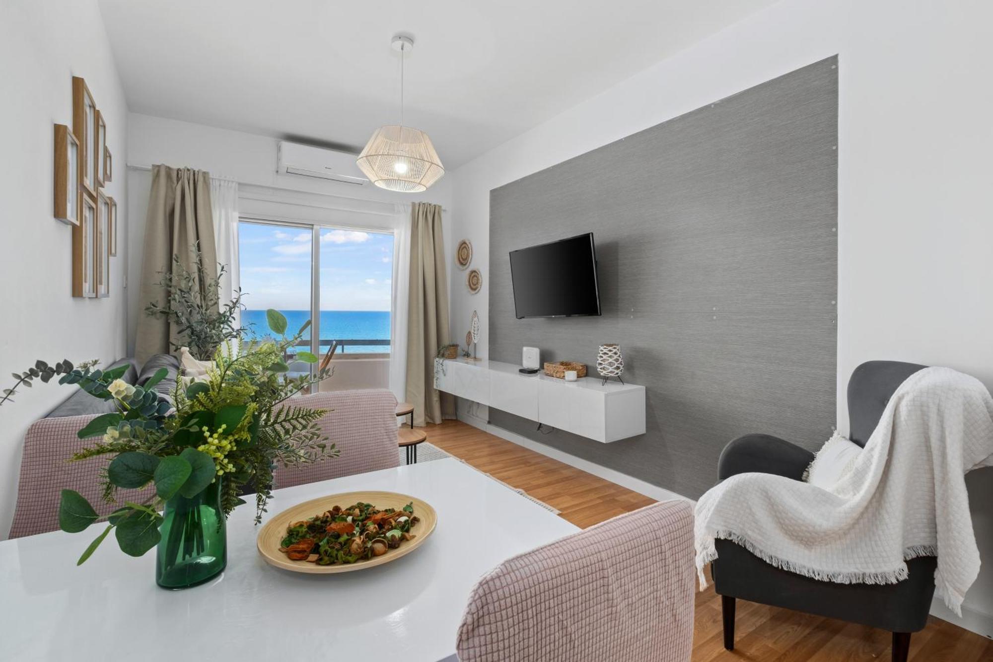 Lazuli Sea View Beachfront- Ap 61 Larnaca Exteriör bild