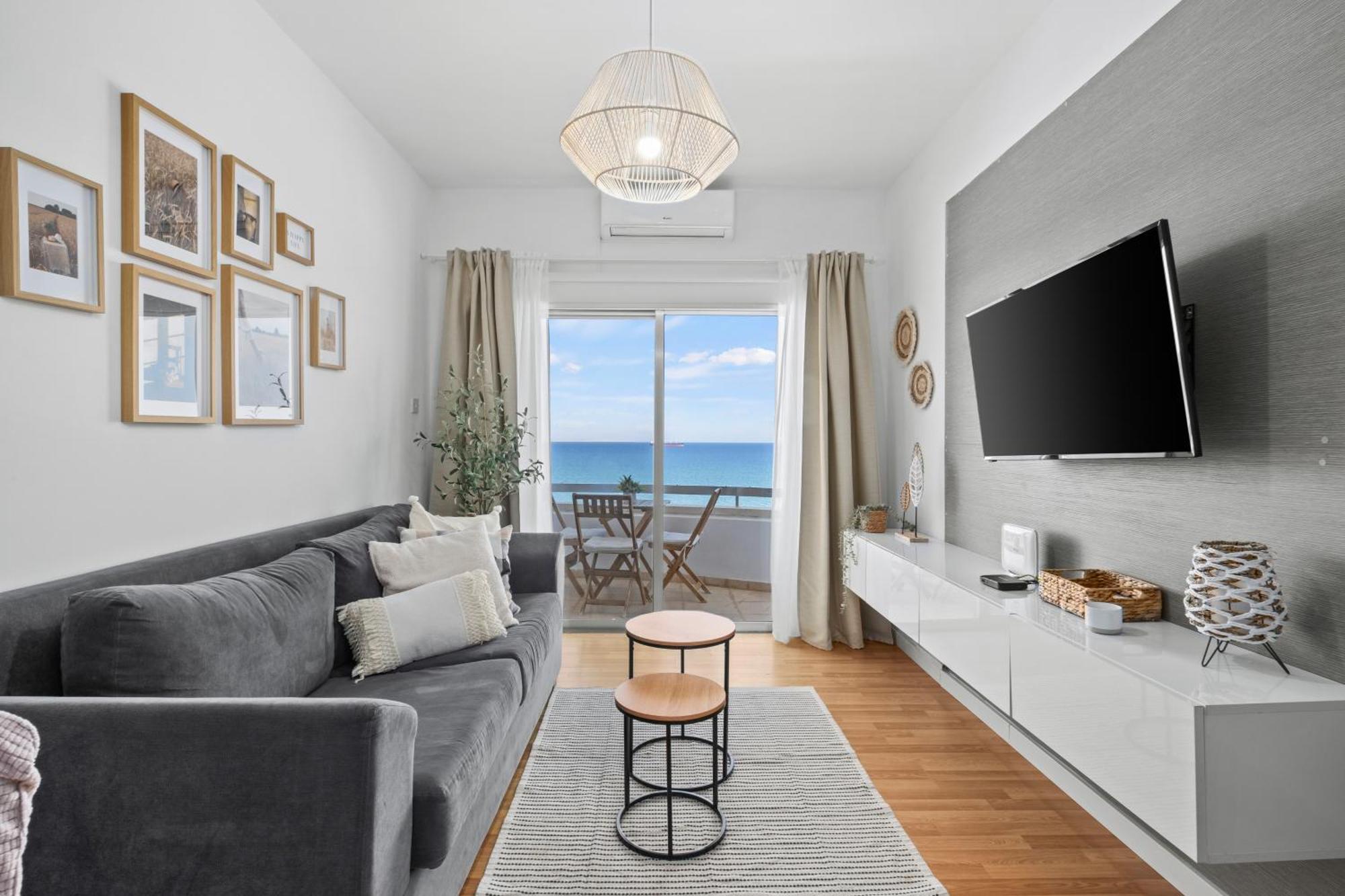 Lazuli Sea View Beachfront- Ap 61 Larnaca Exteriör bild