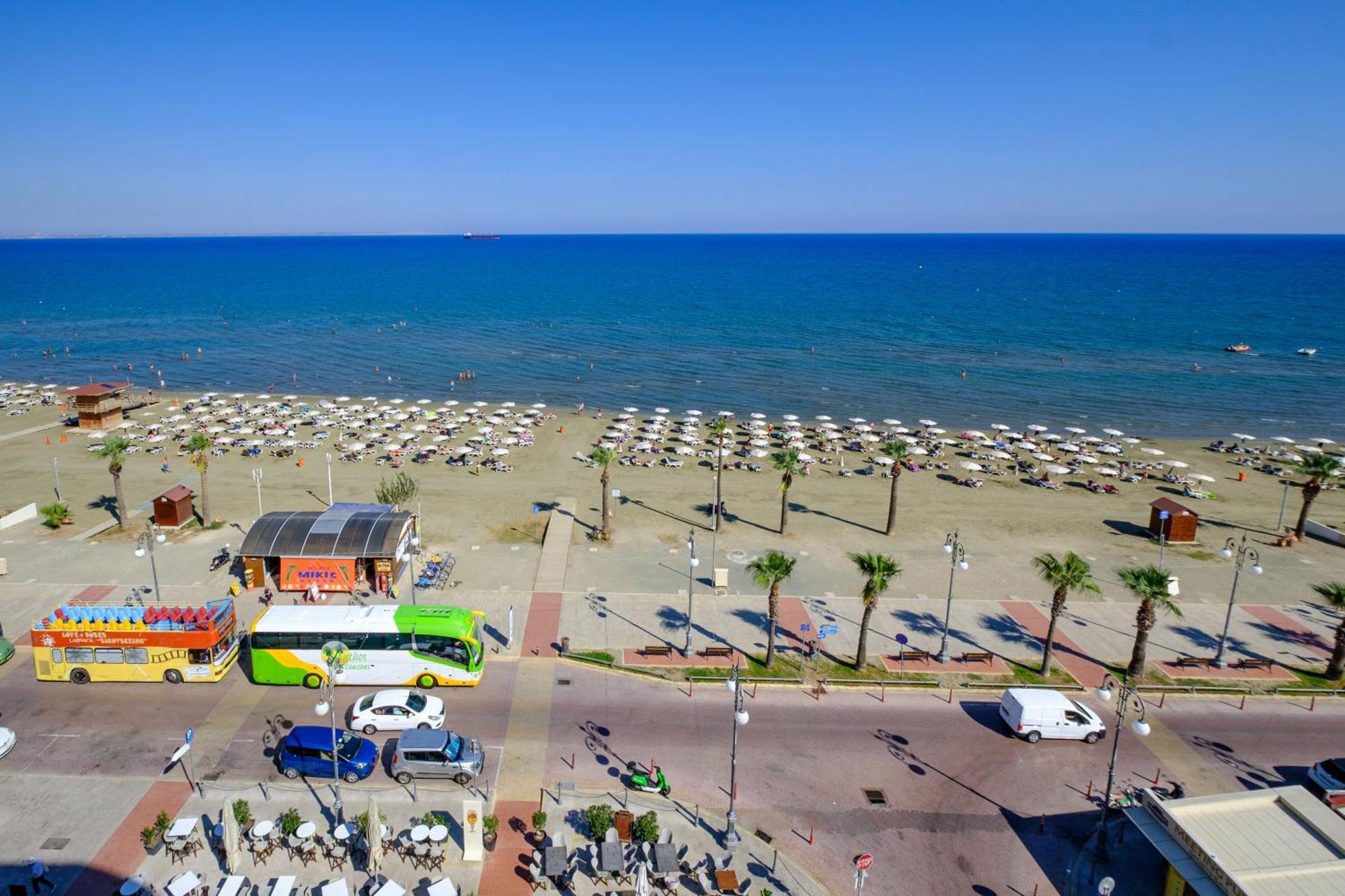 Lazuli Sea View Beachfront- Ap 61 Larnaca Exteriör bild