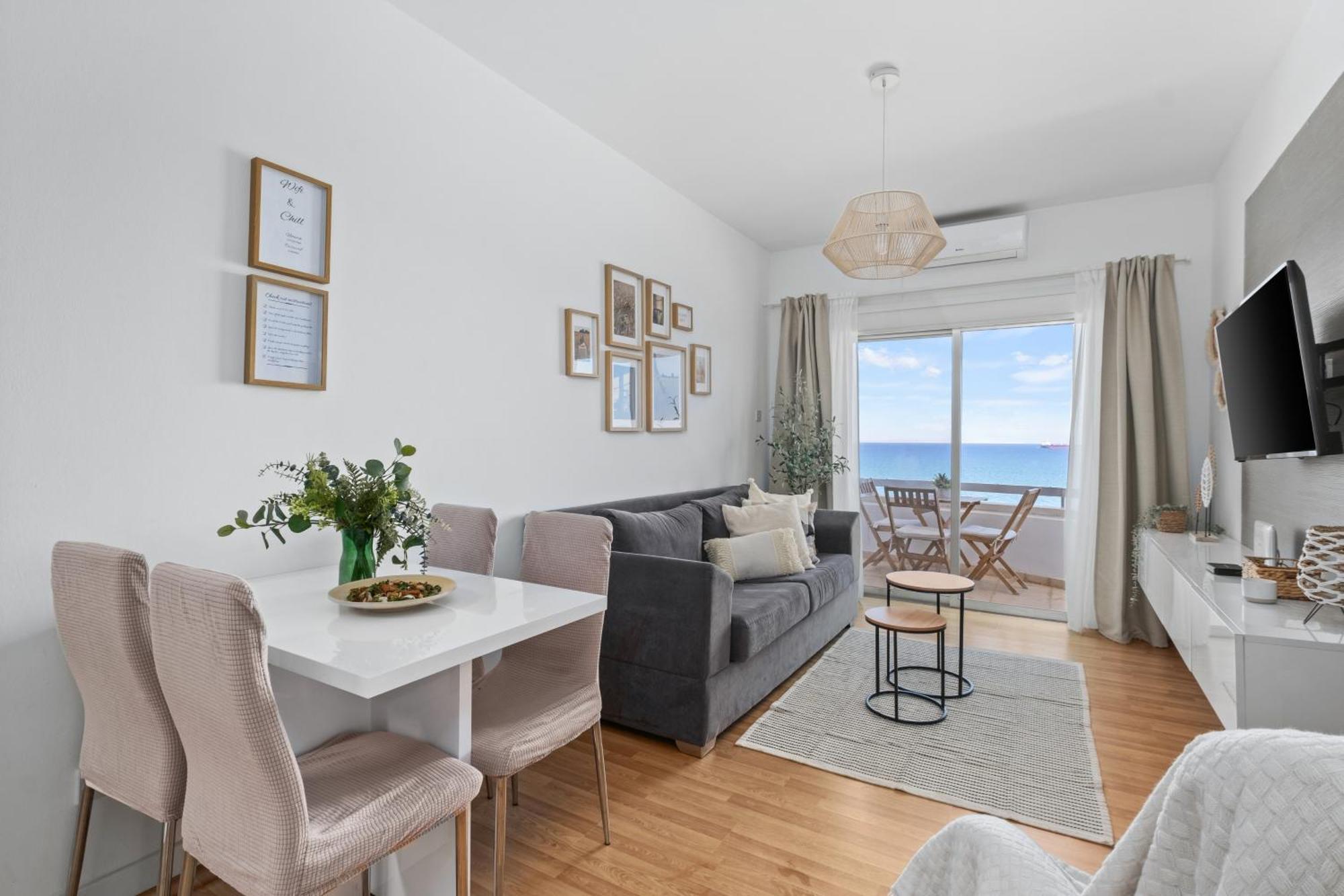 Lazuli Sea View Beachfront- Ap 61 Larnaca Exteriör bild