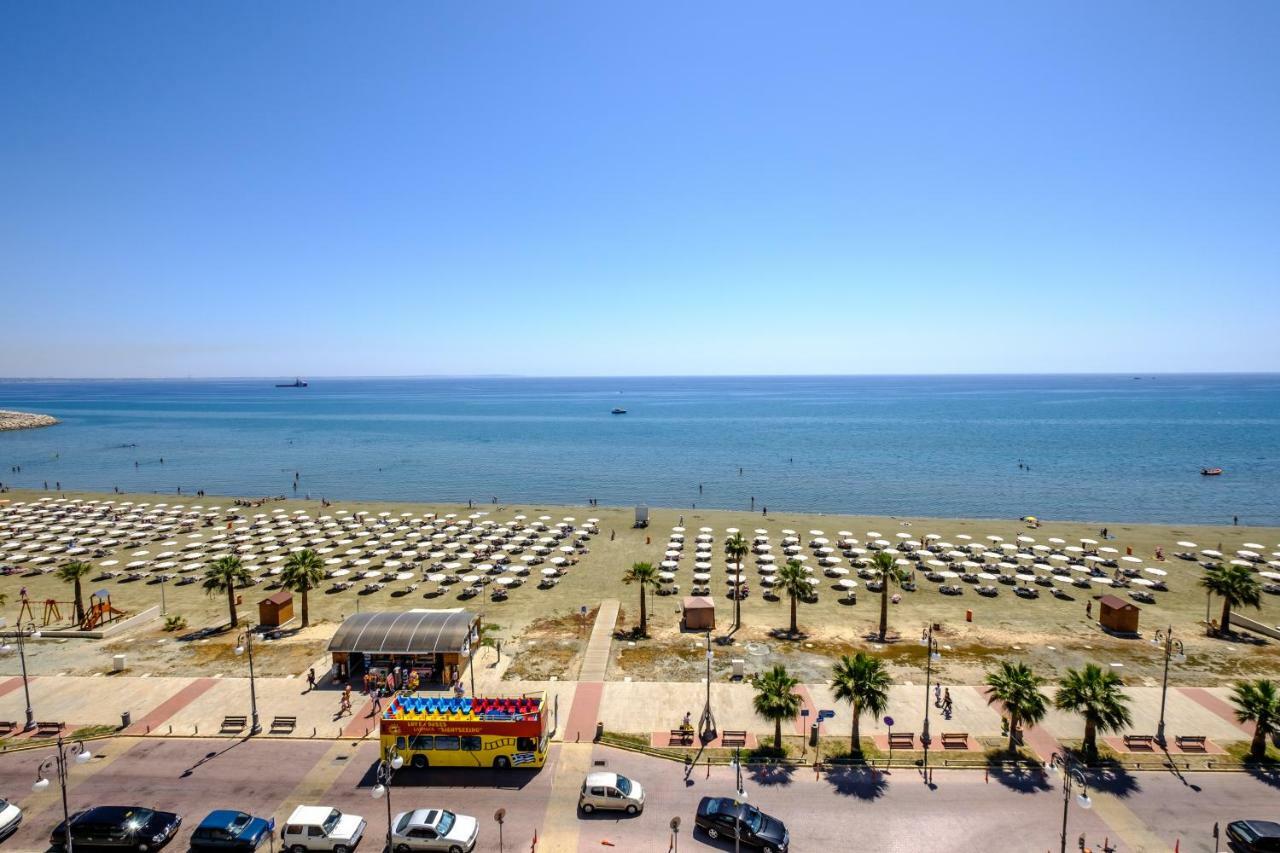 Lazuli Sea View Beachfront- Ap 61 Larnaca Exteriör bild
